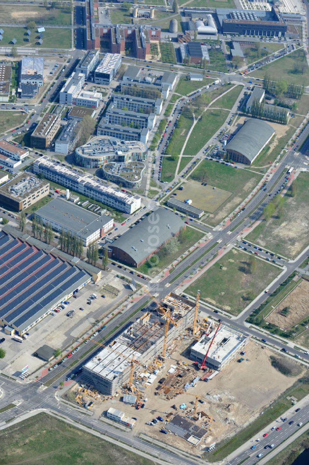 Aerial image Berlin-Adlershof - Neubau des Audi Terminal in Berlin - Adlershof. Die Audi Retail GmbH investiert über 30 Mio Euro, um den Standort zu einem der größten Audi- Zentren in Deutschland auszubauen. Auf über 20.000 Quadratmetern wird ab 2012 der Handelsbetrieb beginnen. Die Baufirma ZÜBLIN errichtet das künftige Flaggschiff der 18 deutschen Audi Terminals. Construction of the Audi Terminal in Berlin - Adlershof.