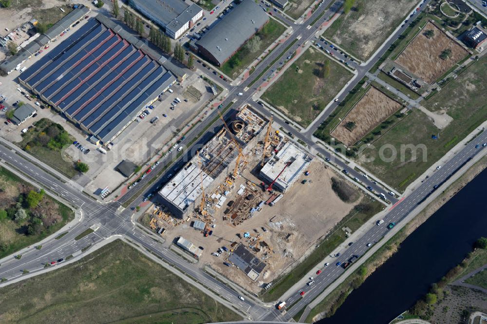 Berlin-Adlershof from the bird's eye view: Neubau des Audi Terminal in Berlin - Adlershof. Die Audi Retail GmbH investiert über 30 Mio Euro, um den Standort zu einem der größten Audi- Zentren in Deutschland auszubauen. Auf über 20.000 Quadratmetern wird ab 2012 der Handelsbetrieb beginnen. Die Baufirma ZÜBLIN errichtet das künftige Flaggschiff der 18 deutschen Audi Terminals. Construction of the Audi Terminal in Berlin - Adlershof.