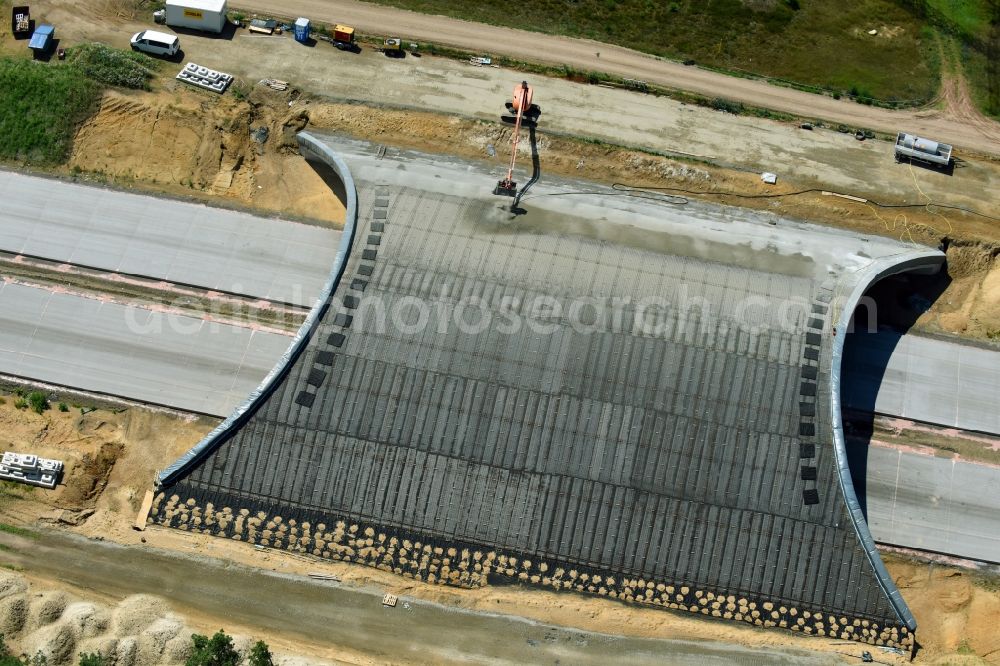 Kremmin from the bird's eye view: Construction site of highway bridge structure applied as a wildlife crossing bridge Wild - Wild swap the BAB A 14 in Auftrag of DEGES GmbH in Kremmin in the state Mecklenburg - Western Pomerania, Germany