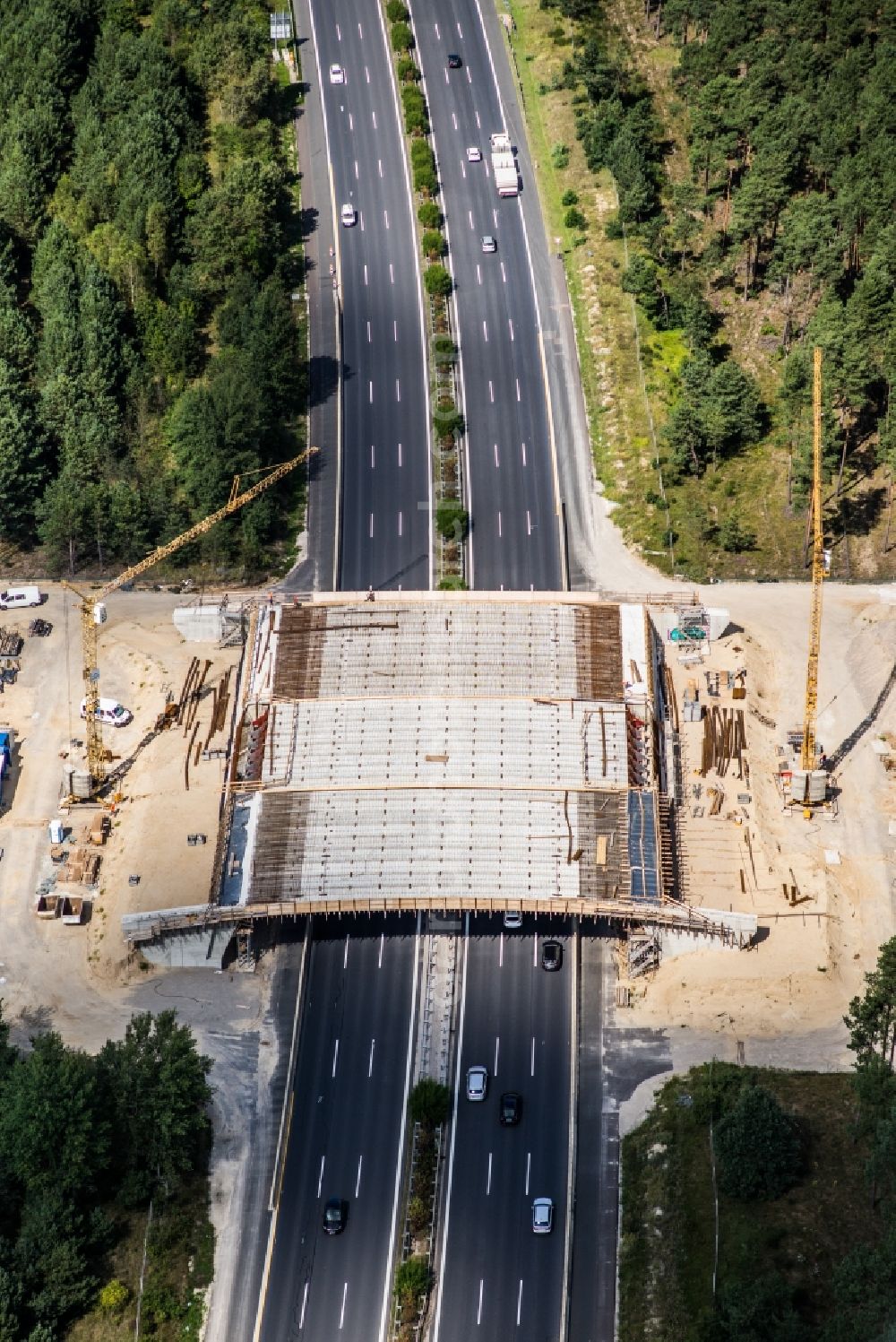 Aerial image Beelitz - Construction site of highway bridge structure applied as a wildlife crossing bridge Wild - Wild swap the BAB A 9 through the ARIKON BAU AG in Beelitz in the state Brandenburg, Germany