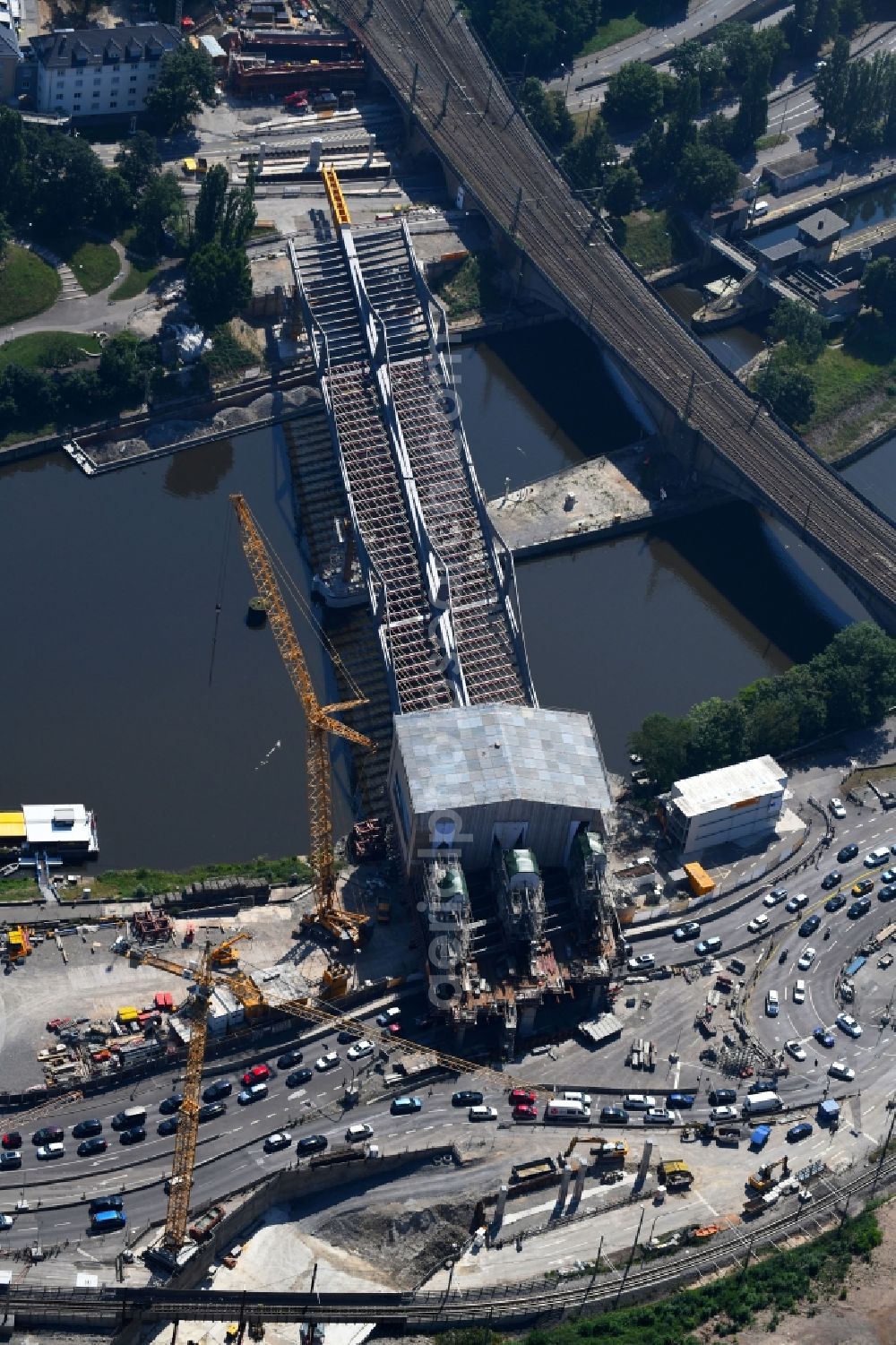 Stuttgart from the bird's eye view: New construction of the railway bridge ueber den Neckar in the district Bad Cannstatt in Stuttgart in the state Baden-Wurttemberg, Germany