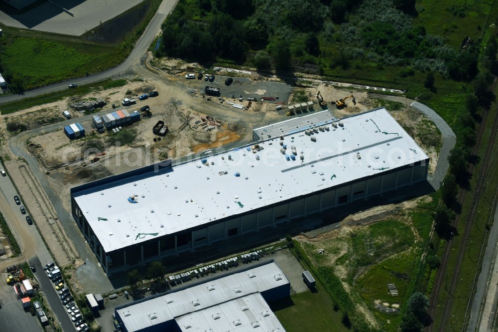 Hoppegarten from the bird's eye view: New building construction site in the industrial park Industriestrasse - Alter Feldweg of Firma coolback GmbH in the district Dahlwitz-Hoppegarten in Hoppegarten in the state Brandenburg, Germany