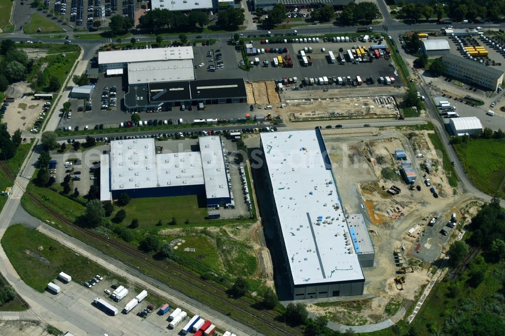 Hoppegarten from the bird's eye view: New building construction site in the industrial park Industriestrasse - Alter Feldweg of Firma coolback GmbH in the district Dahlwitz-Hoppegarten in Hoppegarten in the state Brandenburg, Germany