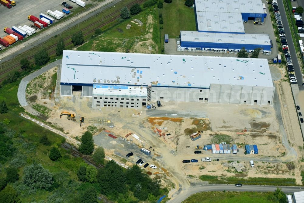 Hoppegarten from the bird's eye view: New building construction site in the industrial park Industriestrasse - Alter Feldweg of Firma coolback GmbH in the district Dahlwitz-Hoppegarten in Hoppegarten in the state Brandenburg, Germany