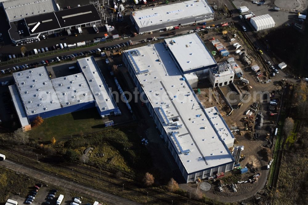 Hoppegarten from the bird's eye view: New building construction site in the industrial park Industriestrasse - Alter Feldweg of Firma coolback GmbH in the district Dahlwitz-Hoppegarten in Hoppegarten in the state Brandenburg, Germany