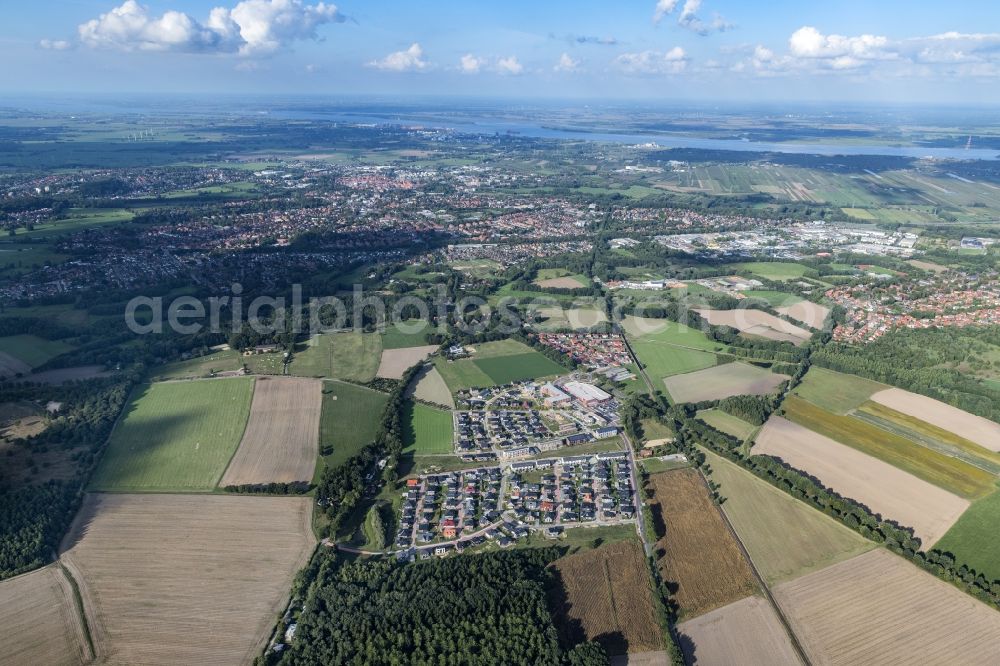 Stade from the bird's eye view: New construction site Heideiedlung Campus with school complex and gym Riensfoerde in Stade in the state of Lower Saxony, Germany