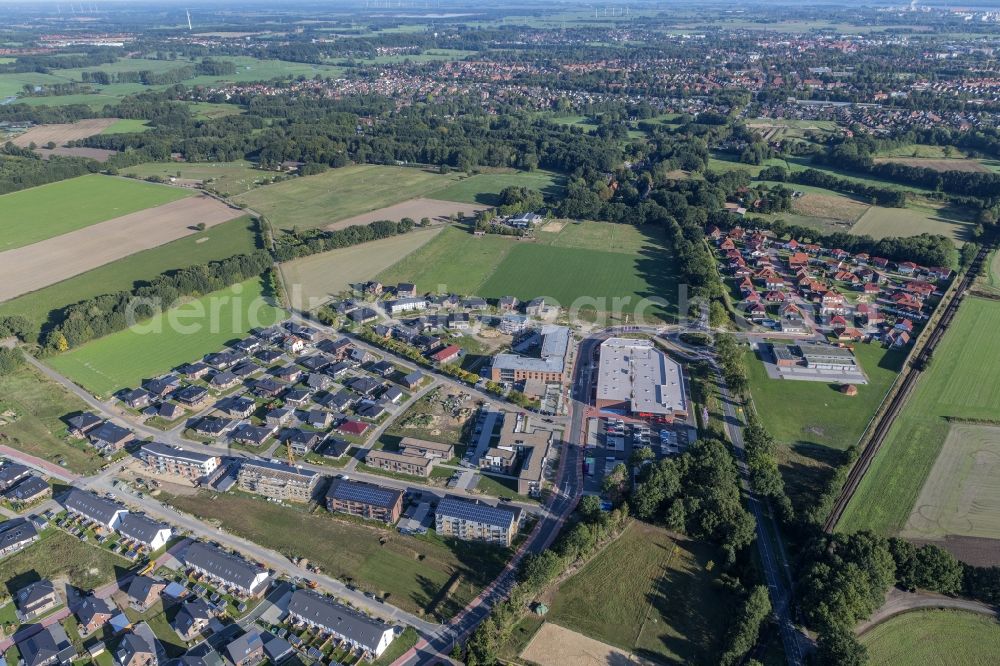 Aerial image Stade - New construction site Heideiedlung Campus with school complex and gym Riensfoerde in Stade in the state of Lower Saxony, Germany