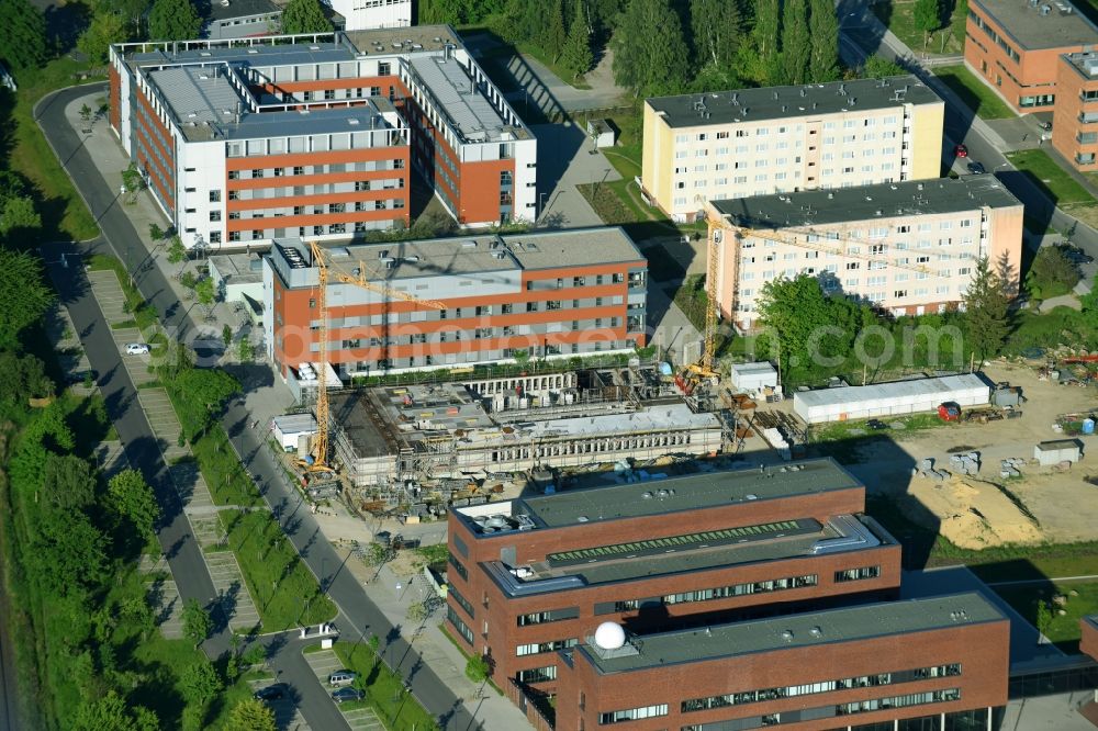 Rostock from the bird's eye view: Campus university area with new construction site Instituts fuer Chemie on Albert-Einstein-Strasse in Rostock in the state Mecklenburg - Western Pomerania, Germany