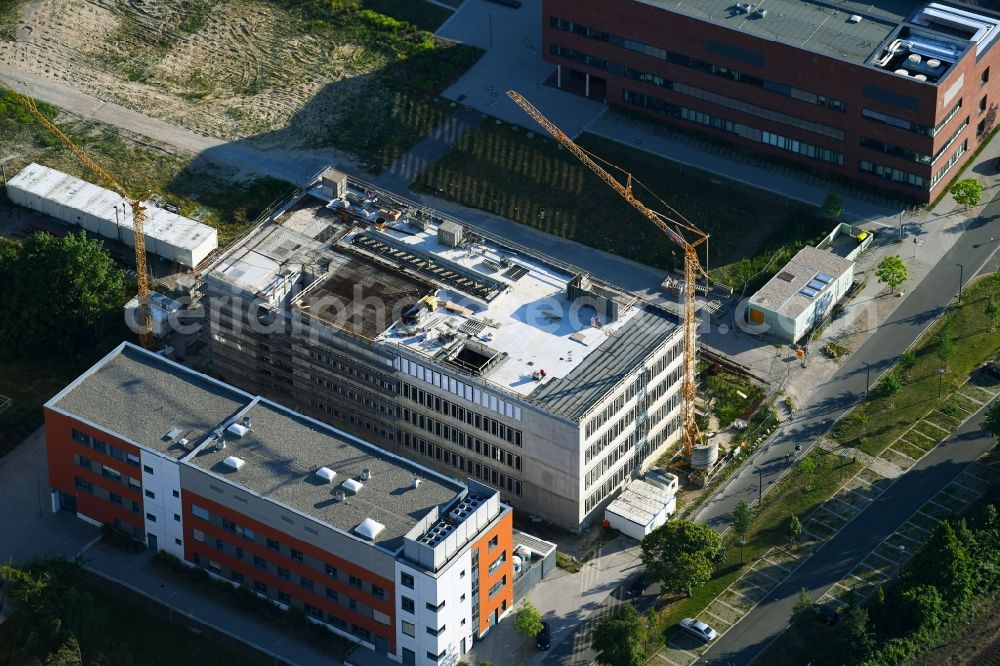 Rostock from the bird's eye view: Campus university area with new construction site Instituts fuer Chemie on Albert-Einstein-Strasse in Rostock in the state Mecklenburg - Western Pomerania, Germany