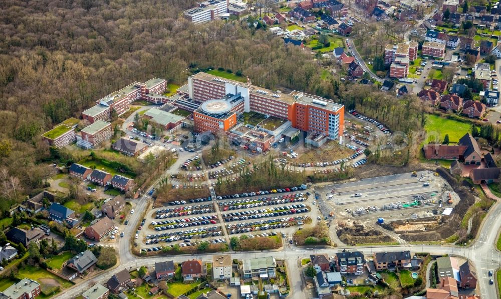 Hamm from above - New construction site of the parking lot at the St. Barbara Klinik Hamm-Heessen GmbH Department of Urology in the course of the project wir werden EINS in Hamm in the Federal State of North Rhine-Westphalia, Germany