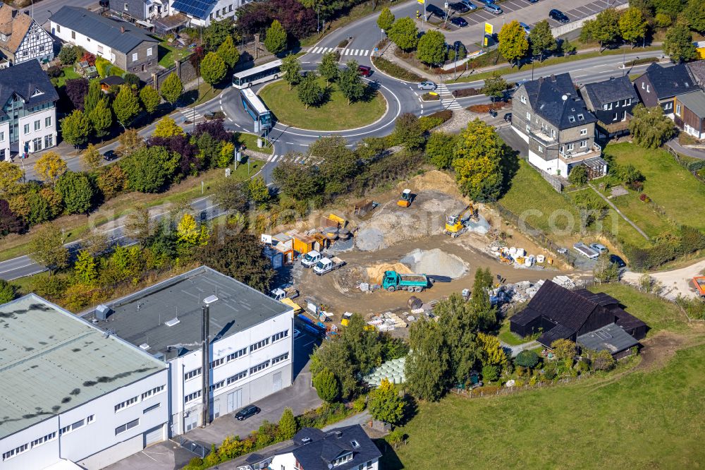 Aerial photograph Schmallenberg - New construction site of car park at the roundabout on street Rupers Kamp - Selbend - B236 in Schmallenberg at Sauerland in the state North Rhine-Westphalia, Germany