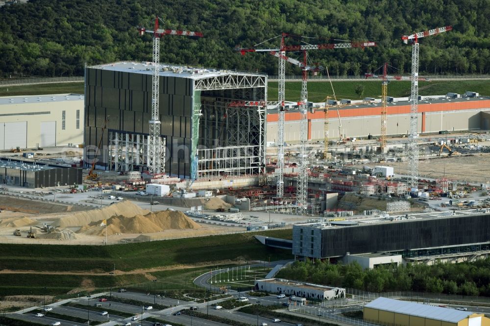 Saint-Paul-lez-Durance from the bird's eye view: Construction site of Building remains of the reactor units and facilities of the NPP nuclear power plant institut CEA Cadarache in Saint-Paul-lez-Durance in Provence-Alpes-Cote d'Azur, France