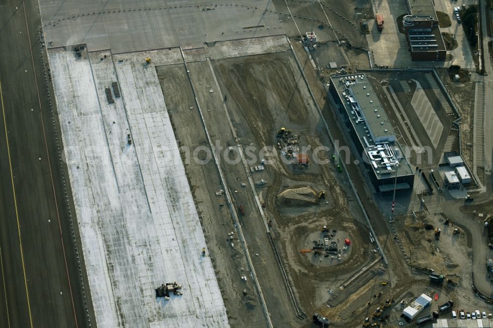 Schönefeld from the bird's eye view: Expansion and construction site on the grounds of the airport Regierungsflughafen - Empfangsgebaeude in Protokollbereich on Flughafen BER in Schoenefeld in the state Brandenburg, Germany