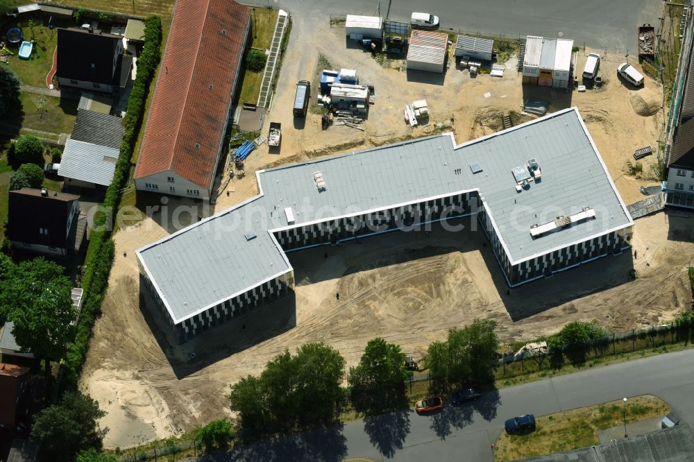 Oranienburg from the bird's eye view: New construction site Administrative buildings of the state authority Erweiterungsbau Finanzont on Heinrich-Grueber-Platz in Oranienburg in the state Brandenburg, Germany