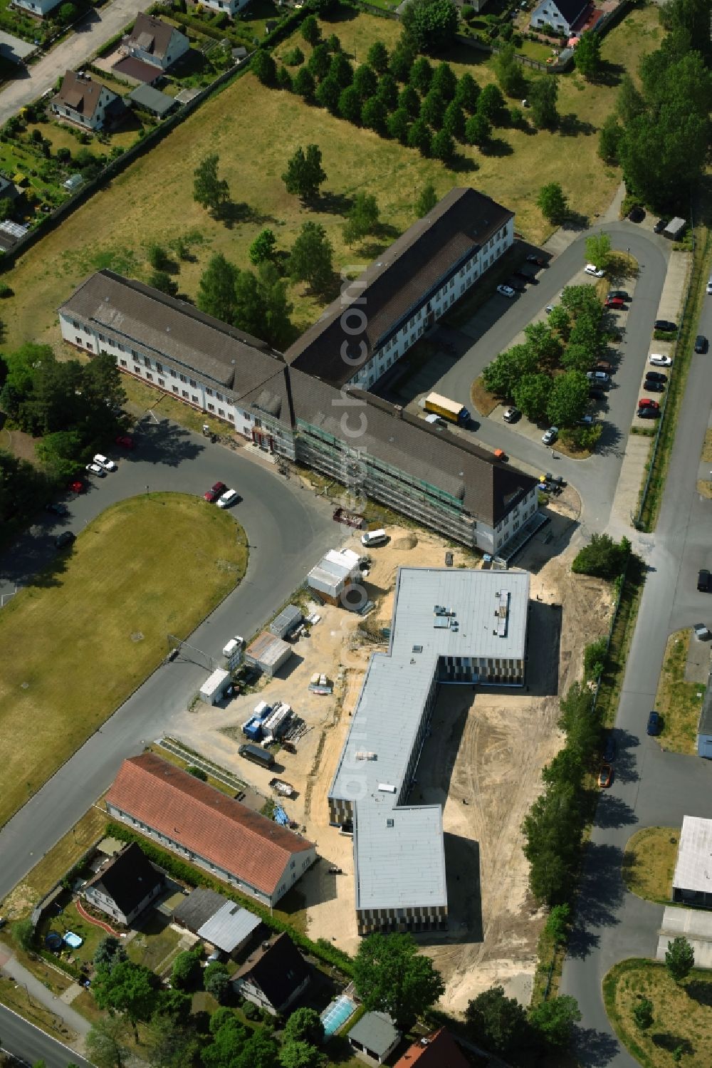 Aerial photograph Oranienburg - New construction site Administrative buildings of the state authority Erweiterungsbau Finanzont on Heinrich-Grueber-Platz in Oranienburg in the state Brandenburg, Germany