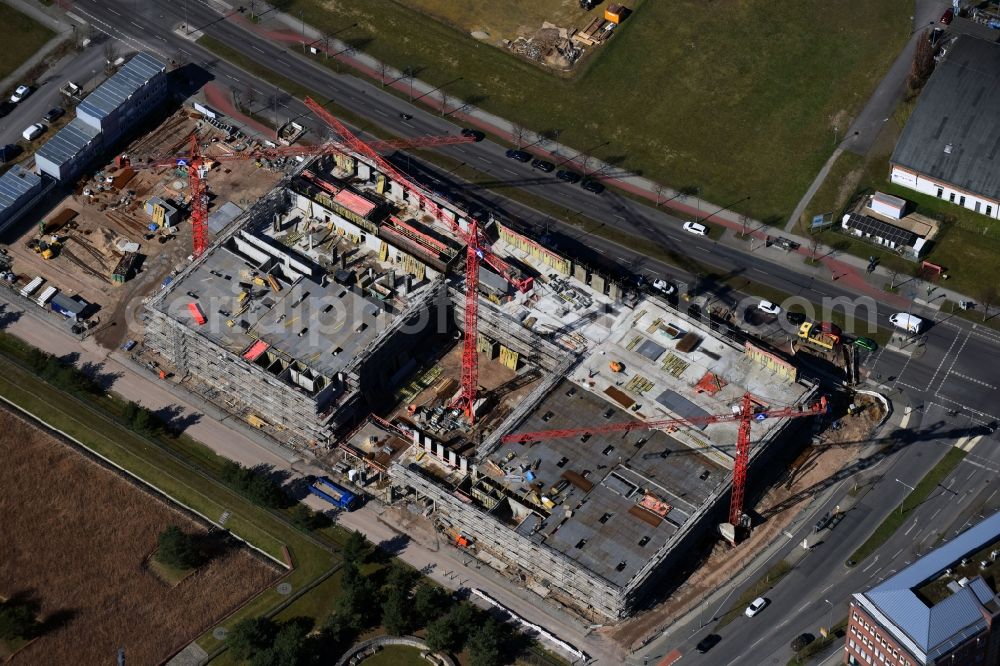 Aerial photograph Berlin - New construction site Administrative buildings of the state authority Landeslabor Berlin-Brandenburg (LLBB) nach Entwuerfen der kister scheithauer gross architekten und stadtplaner GmbH on Rudower Chaussee corner Wegedornstrasse in the district Adlershof in Berlin