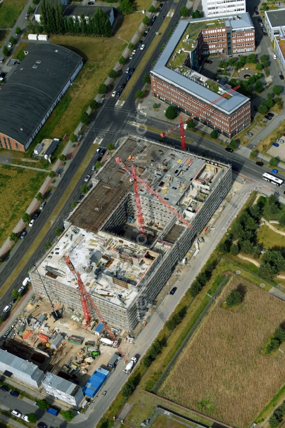 Aerial photograph Berlin - New construction site Administrative buildings of the state authority Landeslabor Berlin-Brandenburg (LLBB) nach Entwuerfen der kister scheithauer gross architekten und stadtplaner GmbH on Rudower Chaussee corner Wegedornstrasse in the district Adlershof in Berlin