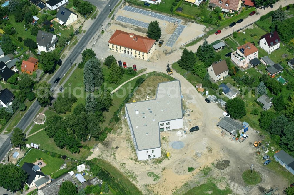 Aerial image Fredersdorf-Vogelsdorf - New construction site Administrative buildings of the state authority Verwaltungsgebaeudes of Gemeinde Freofsdorf-Vogelsdorf Am Rathaus in the district Fredersdorf in Fredersdorf-Vogelsdorf in the state Brandenburg, Germany