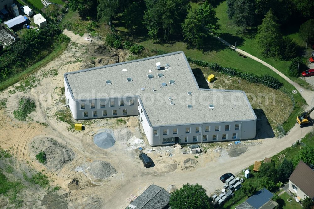 Fredersdorf-Vogelsdorf from the bird's eye view: New construction site Administrative buildings of the state authority Verwaltungsgebaeudes of Gemeinde Freofsdorf-Vogelsdorf Am Rathaus in the district Fredersdorf in Fredersdorf-Vogelsdorf in the state Brandenburg, Germany