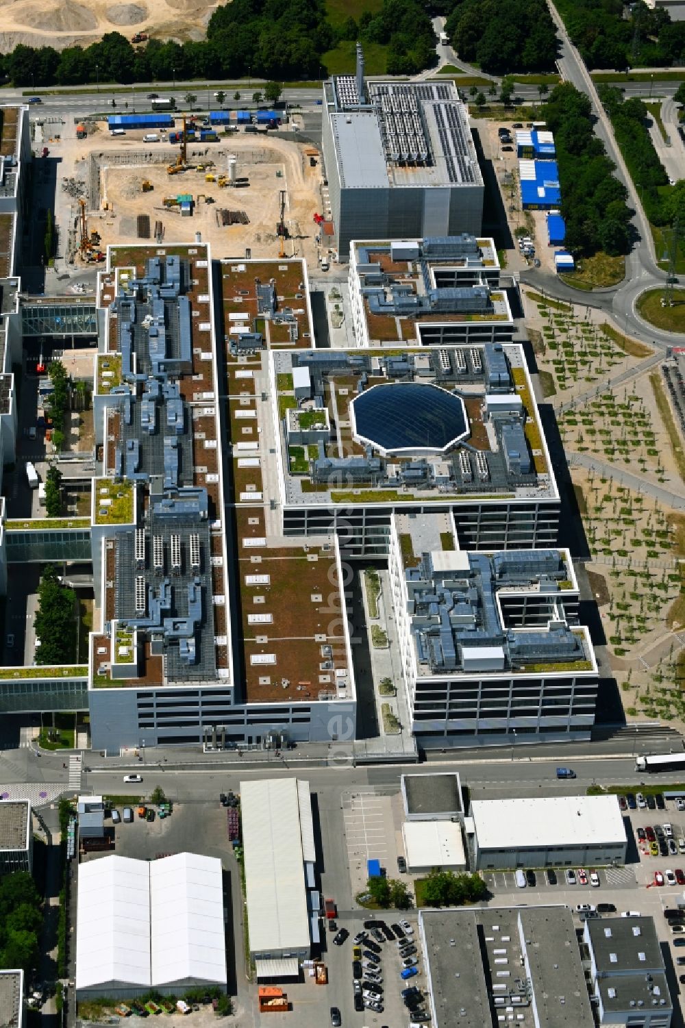 München from the bird's eye view: New building - construction site on the factory premises of Bayerische Motoren factorye AG in Munich in the state Bavaria, Germany