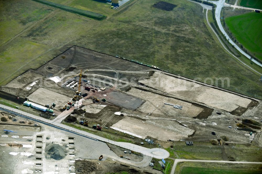 Amt Wachsenburg from above - New building - construction site on the factory premises eines Nutzfahrzeugherstellers between of EMC European Modular Constructions GmbH and of BORN Senf & Feinkost AG in Industriegebiet Erfurter Kreuz in Amt Wachsenburg in the state Thuringia, Germany