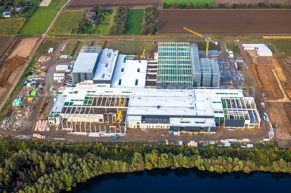 Aerial photograph Weeze - New construction site for the construction of buildings and production halls on the factory premises for the production of heavy corrugated cardboard on the street Am Sandthof in the district of Goch in Weeze in the federal state of North Rhine-Westphalia, Germany