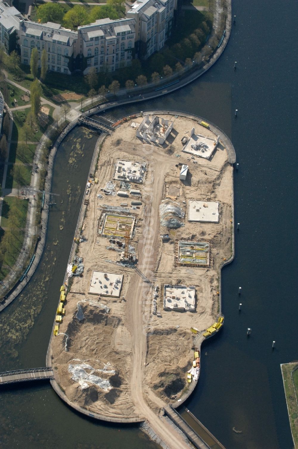 Berlin from above - Construction site of residential area of the multi-family house settlement auf of Tegeler Insel on Tegeler Hafen in Front of the island Humboldt-Insel in the district Reinickendorf in Berlin, Germany