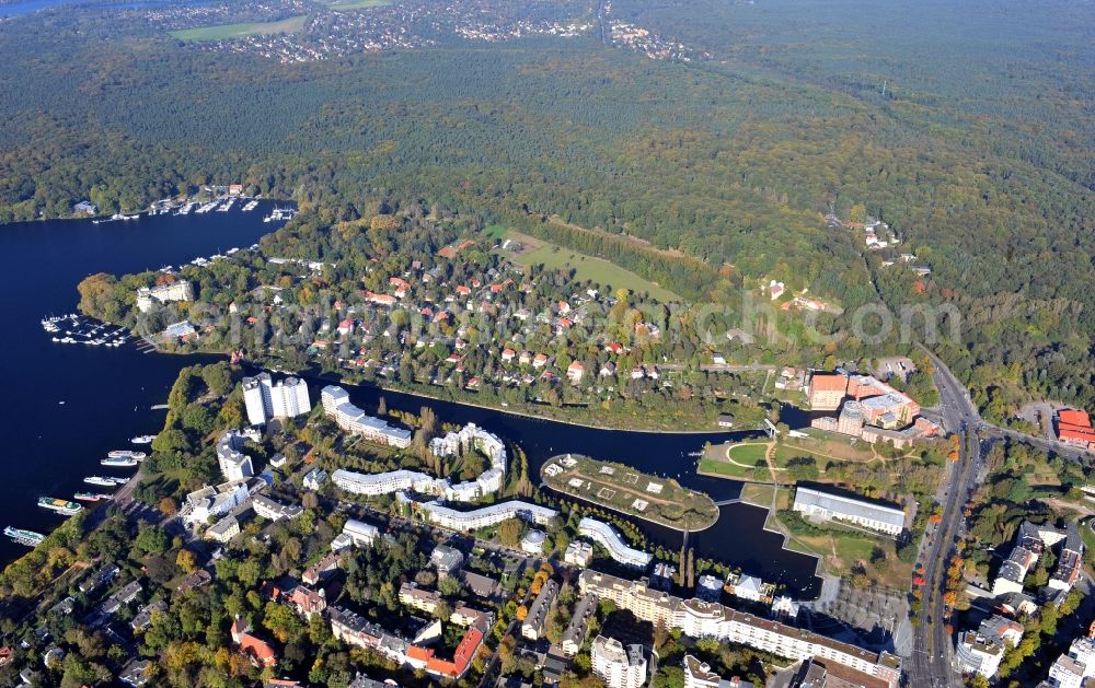 Aerial photograph Berlin - Construction site of residential area of the multi-family house settlement auf of Tegeler Insel on Tegeler Hafen in Front of the island Humboldt-Insel in the district Reinickendorf in Berlin, Germany