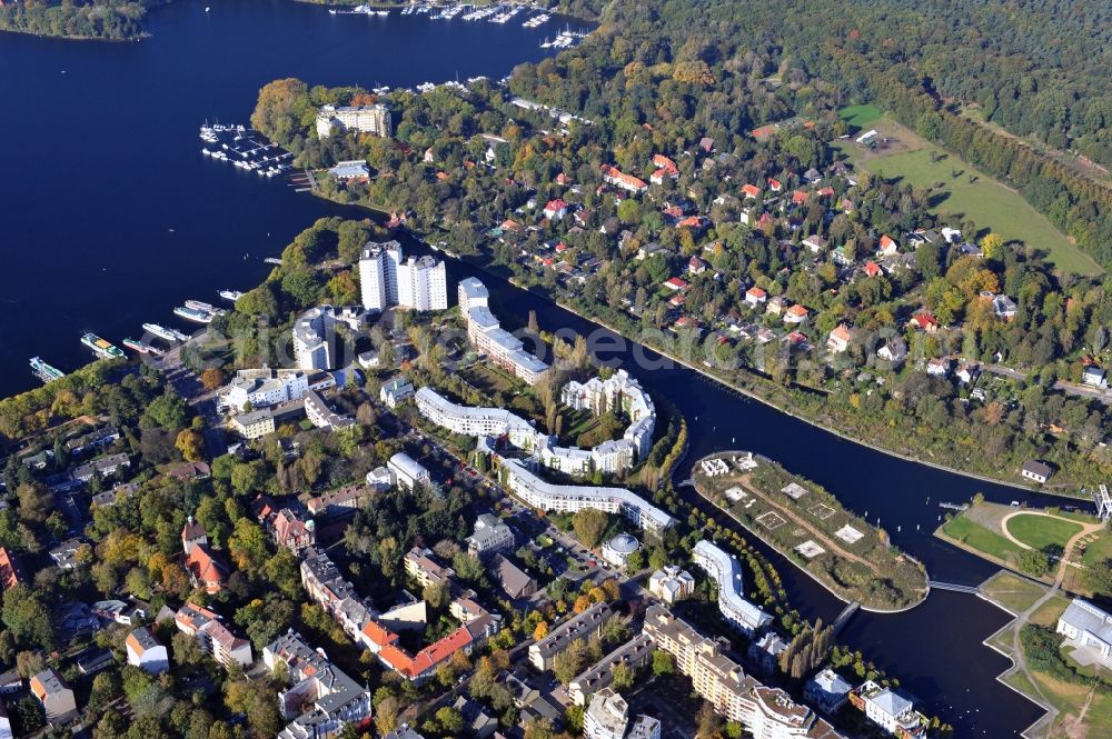 Berlin from the bird's eye view: Construction site of residential area of the multi-family house settlement auf of Tegeler Insel on Tegeler Hafen in Front of the island Humboldt-Insel in the district Reinickendorf in Berlin, Germany