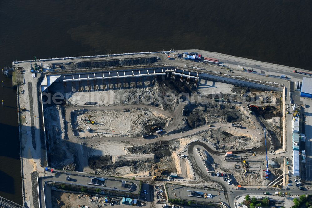 Hamburg from above - Construction site for the new building complex of the shopping center at Ueberseequartier at Chicagokai - Osakaallee in the area of the former Grasbrooks in the Hafencity district in Hamburg, Germany