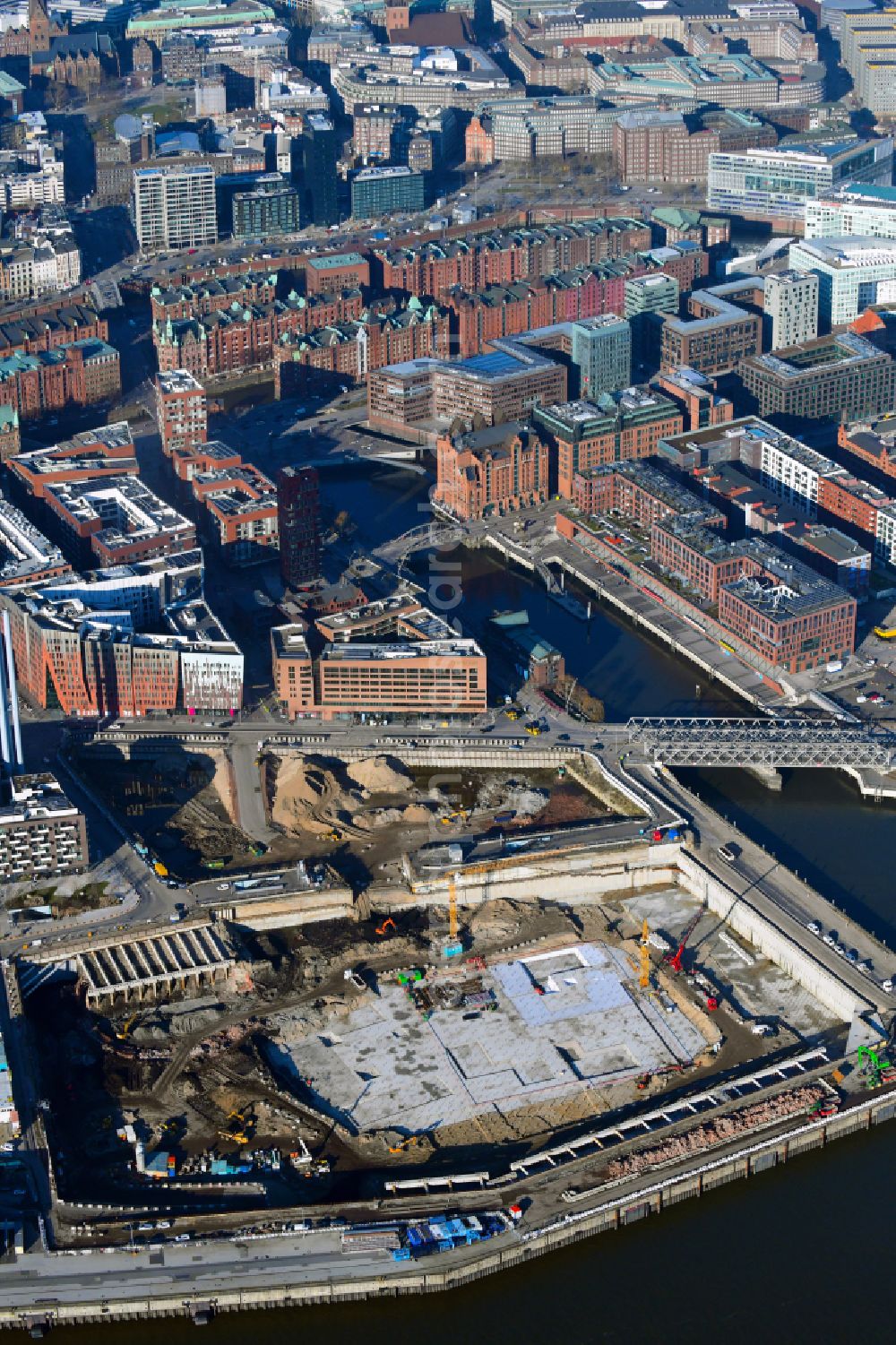 Aerial image Hamburg - Construction site for the new building complex of the shopping center at Ueberseequartier at Chicagokai - Osakaallee in the area of the former Grasbrooks in the Hafencity district in Hamburg, Germany