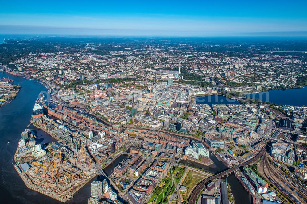 Hamburg from above - Construction site for the new building complex of the shopping center at Ueberseequartier at Chicagokai - Osakaallee in the area of the former Grasbrooks in the Hafencity district in Hamburg, Germany