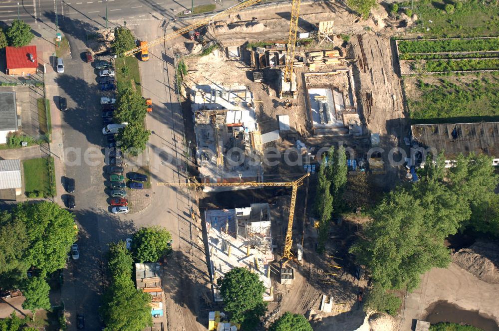 Aerial image Potsdam - Baustelle / Neubau betreutes Wohnen der Johanniter-Unfall-Hilfe e.V. an der Zeppelinstraße Ecke Kastanienallee am Ufer des Tiefer See im Stadtteil Berliner Vorstadt in Potsdam. Construction site of a residential care home with assisted living in Potsdam.