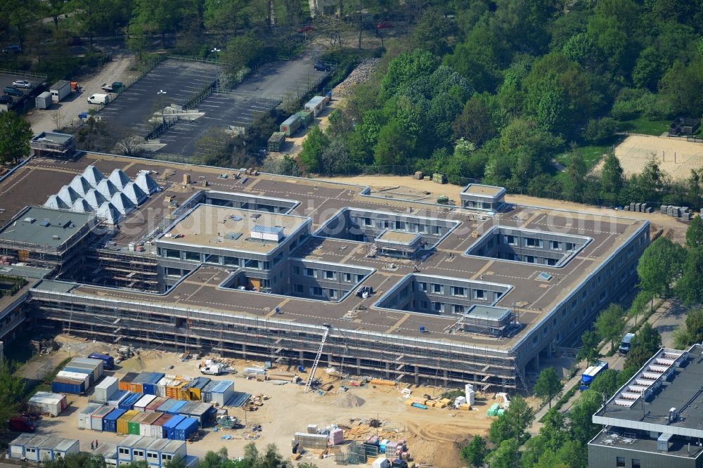 Aerial image Berlin - Construction site for the construction of a new library of small departments and a scientific library of the Free University ( FU ) at Fabeckstrasse in Berlin Dahlem