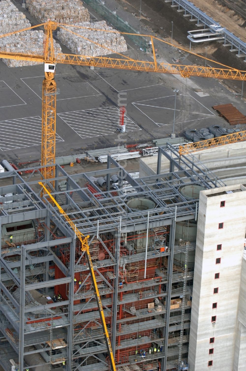 Eisenhüttenstadt from the bird's eye view: Construction site of Power station plants of the combined heat and power station - regional heat of Propower GmbH on Oderlandstrasse in Eisenhuettenstadt in the state Brandenburg, Germany