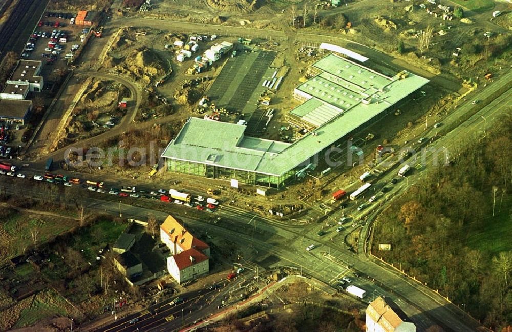 Aerial photograph Berlin - Marzahn - Biesdorf - Neubau eines BMW - Autohauses an der B1 in Biesdorf