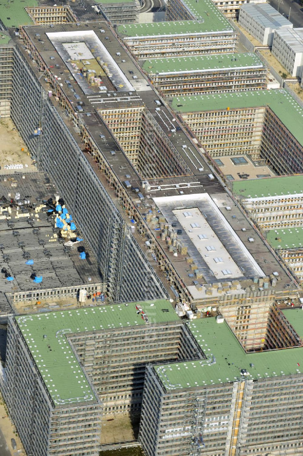 Aerial photograph Berlin Mitte - Construction site of the new build Federal Intelligence Service BND at the street Chausseestrasse in Berlin