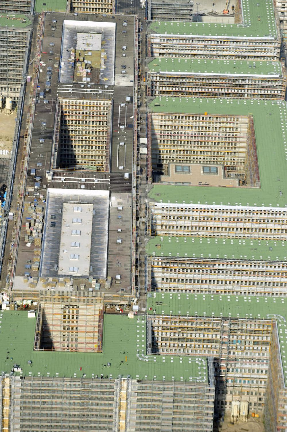 Berlin Mitte from the bird's eye view: Construction site of the new build Federal Intelligence Service BND at the street Chausseestrasse in Berlin