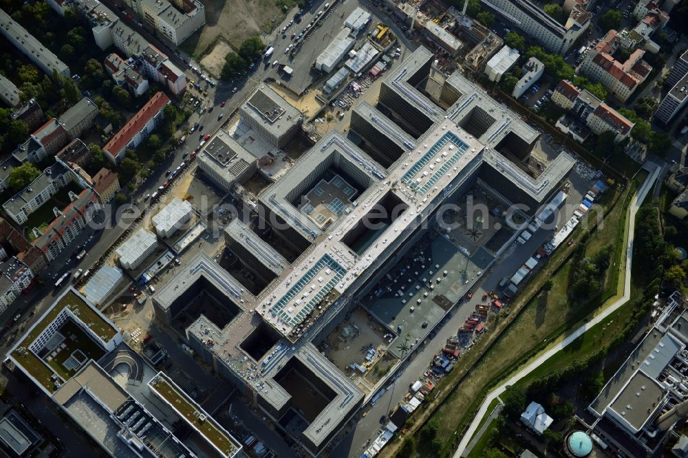 Berlin from the bird's eye view: View of the construction site to the new BND headquarters at Chausseestrass in the district Mitte. The Federal Intelligence Service (BND) builds on a 10 acre site for about 4,000 employees. It is built according to plans by the Berlin architects offices Kleihues Kleihues