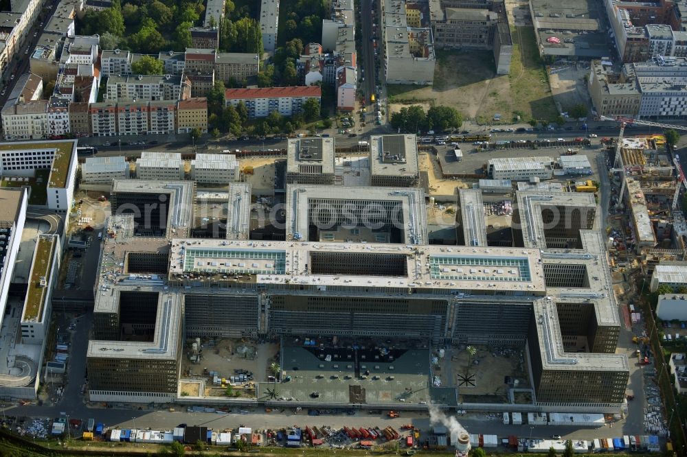 Aerial photograph Berlin - View of the construction site to the new BND headquarters at Chausseestrass in the district Mitte. The Federal Intelligence Service (BND) builds on a 10 acre site for about 4,000 employees. It is built according to plans by the Berlin architects offices Kleihues Kleihues