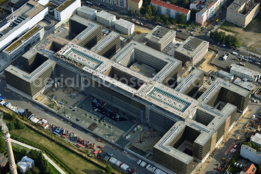 Berlin from the bird's eye view: View of the construction site to the new BND headquarters at Chausseestrass in the district Mitte. The Federal Intelligence Service (BND) builds on a 10 acre site for about 4,000 employees. It is built according to plans by the Berlin architects offices Kleihues Kleihues