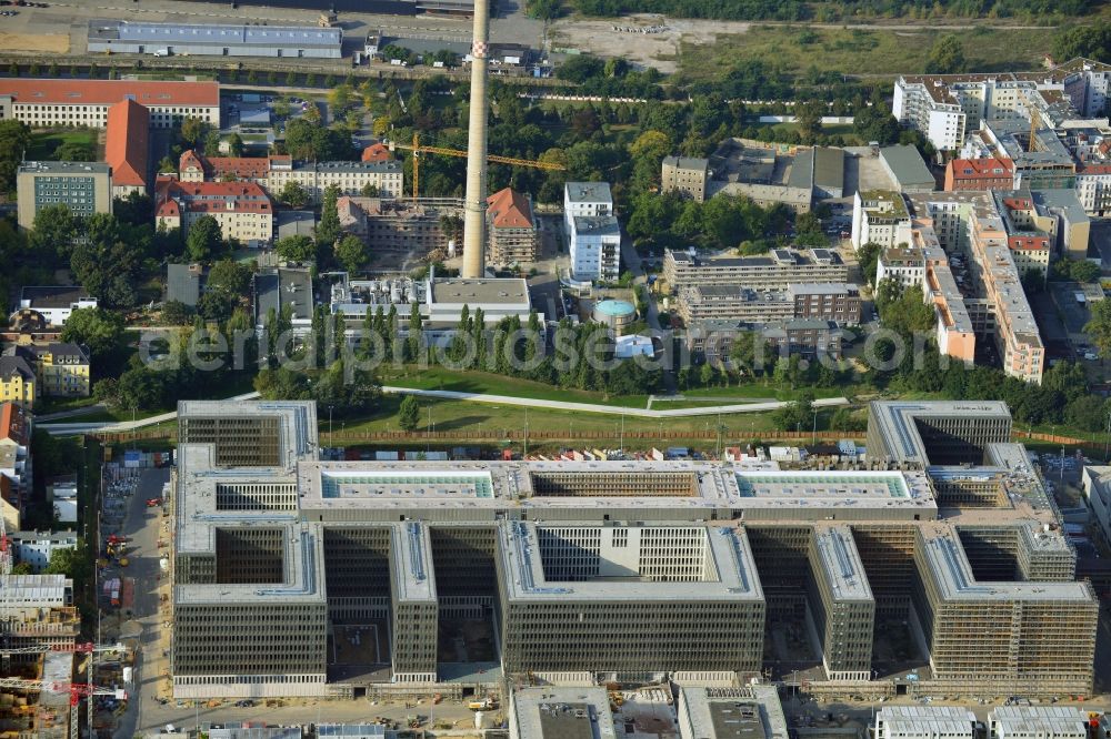 Berlin from the bird's eye view: View of the construction site to the new BND headquarters at Chausseestrass in the district Mitte. The Federal Intelligence Service (BND) builds on a 10 acre site for about 4,000 employees. It is built according to plans by the Berlin architects offices Kleihues Kleihues