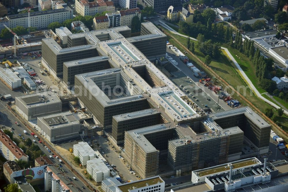 Aerial image Berlin - View of the construction site to the new BND headquarters at Chausseestrass in the district Mitte. The Federal Intelligence Service (BND) builds on a 10 acre site for about 4,000 employees. It is built according to plans by the Berlin architects offices Kleihues Kleihues