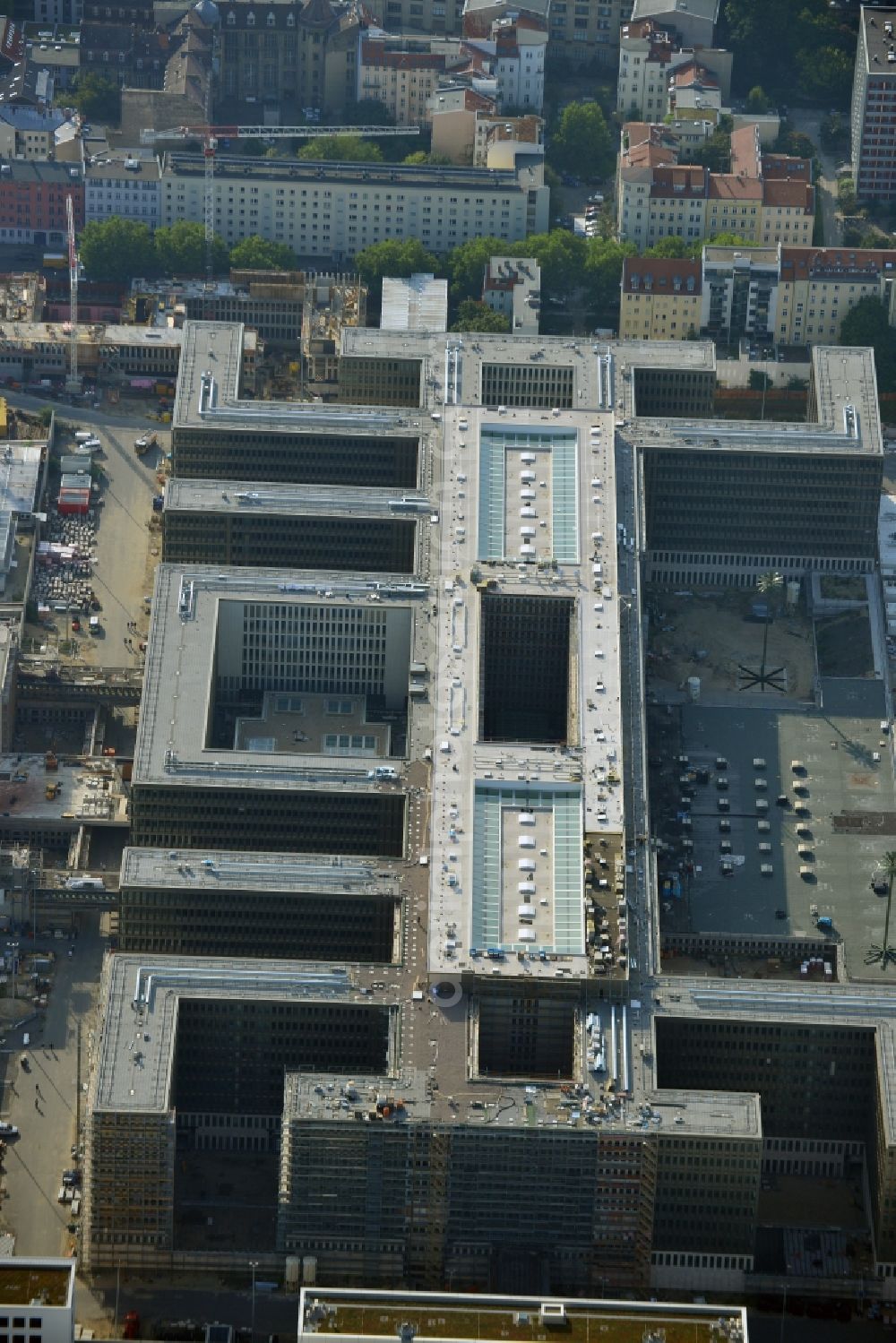 Aerial image Berlin - View of the construction site to the new BND headquarters at Chausseestrass in the district Mitte. The Federal Intelligence Service (BND) builds on a 10 acre site for about 4,000 employees. It is built according to plans by the Berlin architects offices Kleihues Kleihues