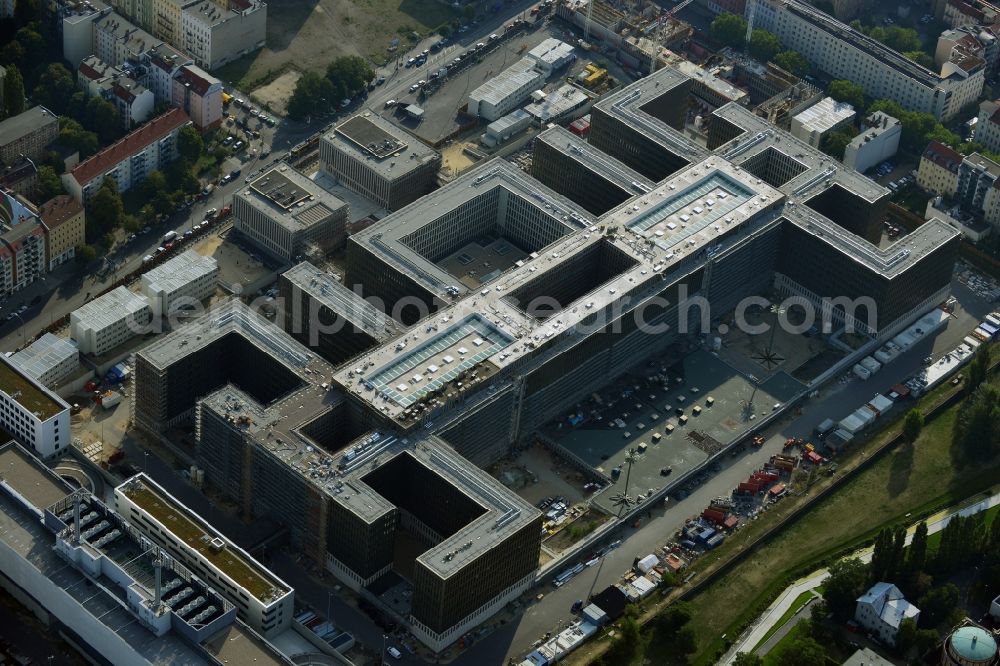 Berlin from the bird's eye view: View of the construction site to the new BND headquarters at Chausseestrass in the district Mitte. The Federal Intelligence Service (BND) builds on a 10 acre site for about 4,000 employees. It is built according to plans by the Berlin architects offices Kleihues Kleihues