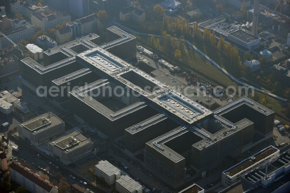 Aerial photograph Berlin - View of the construction site to the new BND headquarters at Chausseestrass in the district Mitte. The Federal Intelligence Service (BND) builds on a 10 acre site for about 4,000 employees. It is built according to plans by the Berlin architects offices Kleihues + Kleihues