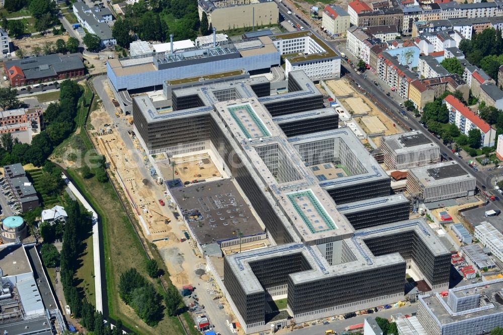 Berlin from the bird's eye view: View of the construction site to the new BND headquarters at Chausseestrass in the district Mitte. The Federal Intelligence Service (BND) builds on a 10 acre site for about 4,000 employees. It is built according to plans by the Berlin architects offices Kleihues + Kleihues