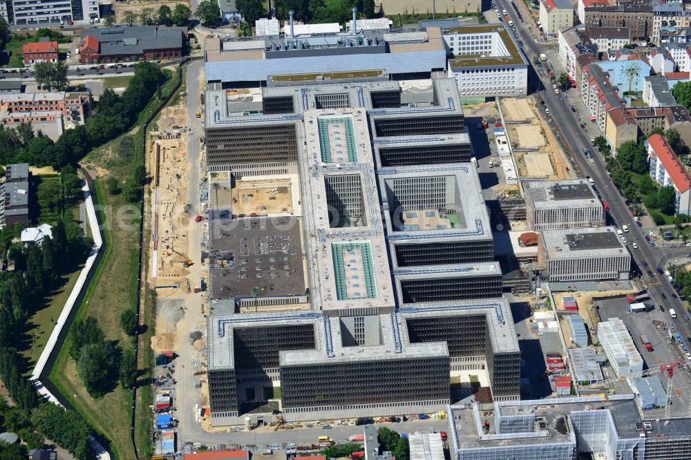 Aerial image Berlin - View of the construction site to the new BND headquarters at Chausseestrass in the district Mitte. The Federal Intelligence Service (BND) builds on a 10 acre site for about 4,000 employees. It is built according to plans by the Berlin architects offices Kleihues + Kleihues