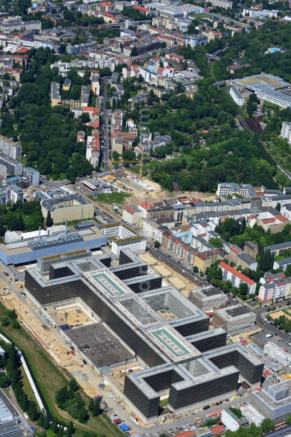 Aerial image Berlin - View of the construction site to the new BND headquarters at Chausseestrass in the district Mitte. The Federal Intelligence Service (BND) builds on a 10 acre site for about 4,000 employees. It is built according to plans by the Berlin architects offices Kleihues + Kleihues