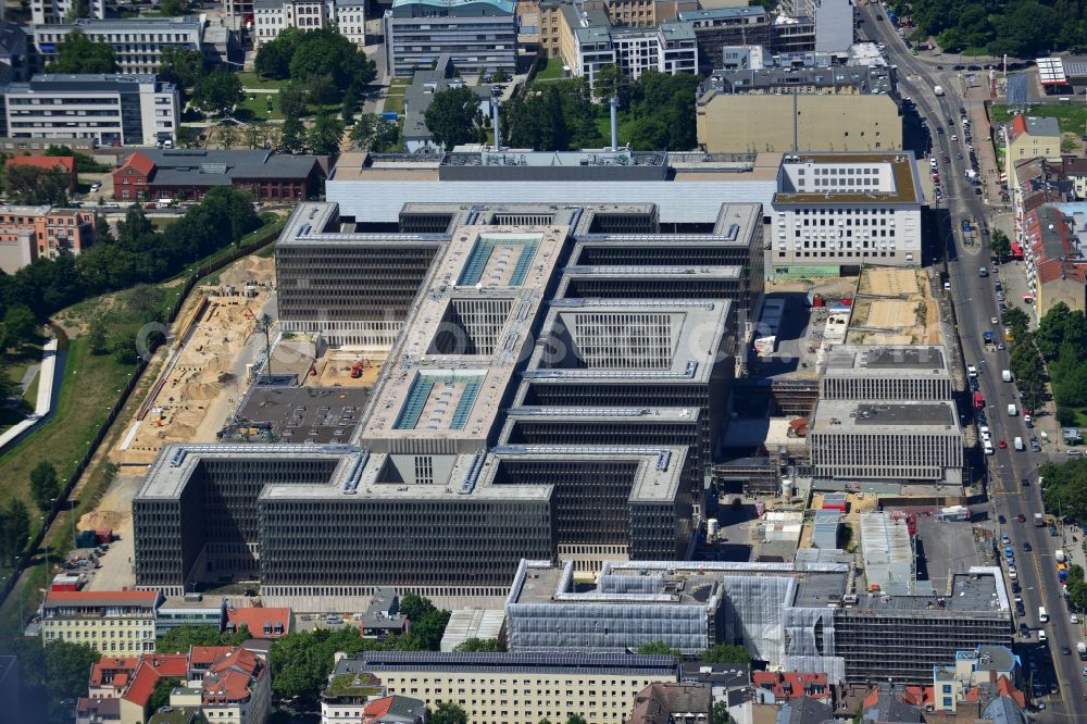 Aerial image Berlin - View of the construction site to the new BND headquarters at Chausseestrass in the district Mitte. The Federal Intelligence Service (BND) builds on a 10 acre site for about 4,000 employees. It is built according to plans by the Berlin architects offices Kleihues + Kleihues